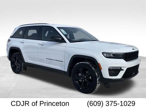 New 2025 Jeep Grand Cherokee Limited image 1