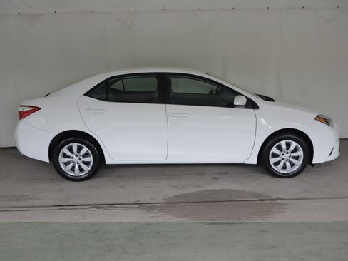 Used 2016 Toyota Corolla LE FWD image 4