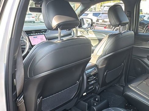 New 2025 Jeep Grand Cherokee L Limited image 13