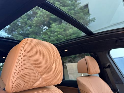 Certified 2025 BMW X7 xDrive40i w/ M Sport Package image 15