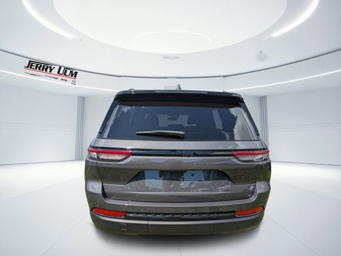New 2025 Jeep Grand Cherokee Altitude image 4