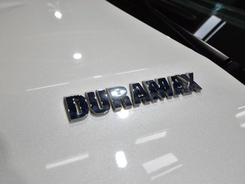 Used 2022 Chevrolet Silverado 1500 LTZ w/ LTZ Premium Package AWD/4WD image 4