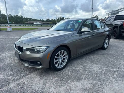Used 2017 BMW 320i Sedan RWD image 7