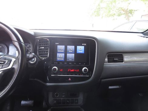 Used 2020 Mitsubishi Outlander SEL image 16