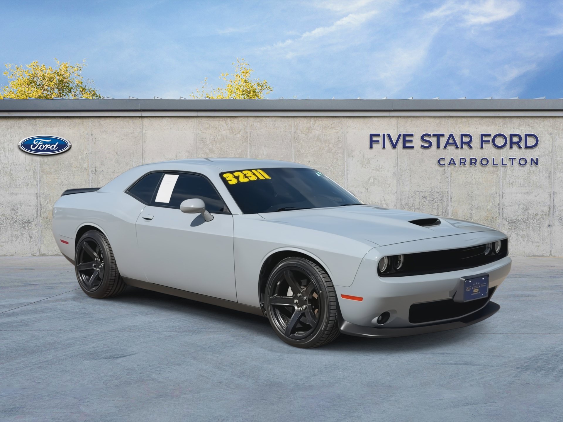 Used 2022 Dodge Challenger R/T w/ Blacktop Package RWD image 2