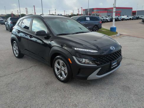Used 2022 Hyundai Kona SEL FWD image 2