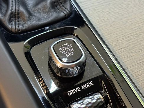 Used 2018 Volvo XC60 T5 Inscription w/ Convenience Package image 33