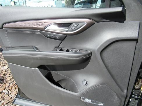 Used 2021 Buick Envision Avenir w/ Technology Package II image 19