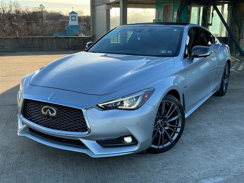 Used 2017 INFINITI Q60 Red Sport 400 image 2