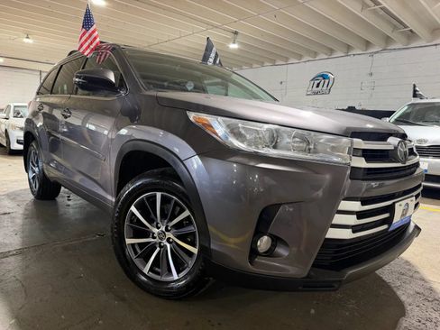 Used 2018 Toyota Highlander XLE AWD/4WD image 5