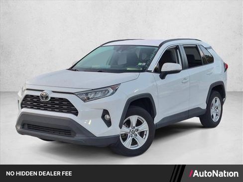 Used 2020 Toyota RAV4 XLE FWD image 1
