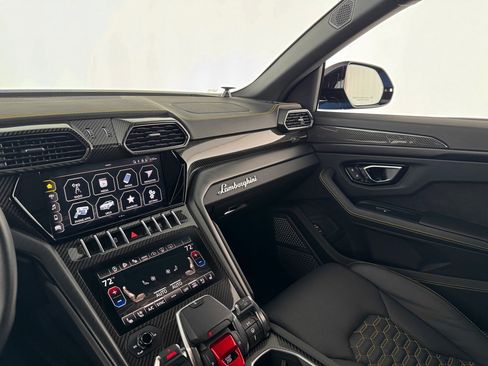 Used 2022 Lamborghini Urus image 22