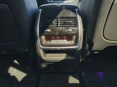 Used 2021 BMW X7 xDrive40i w/ Premium Package image 16