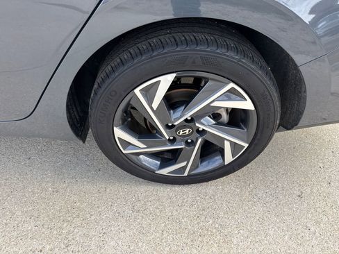 Certified 2025 Hyundai Elantra Sport image 19