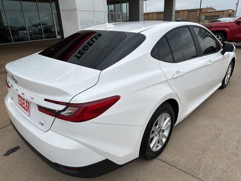 Used 2025 Toyota Camry LE w/ Convenience Package image 7
