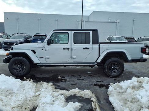 Used 2023 Jeep Gladiator Sport image 4