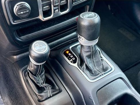 Used 2020 Jeep Wrangler Unlimited Sahara AWD/4WD image 16