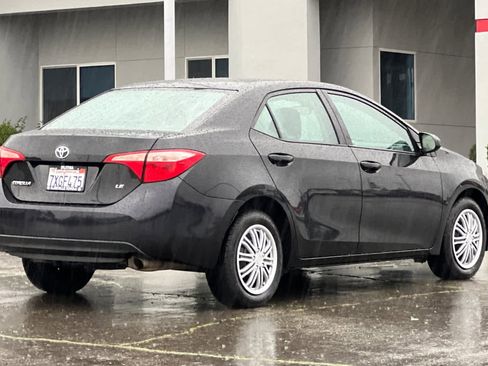 Used 2017 Toyota Corolla LE image 2