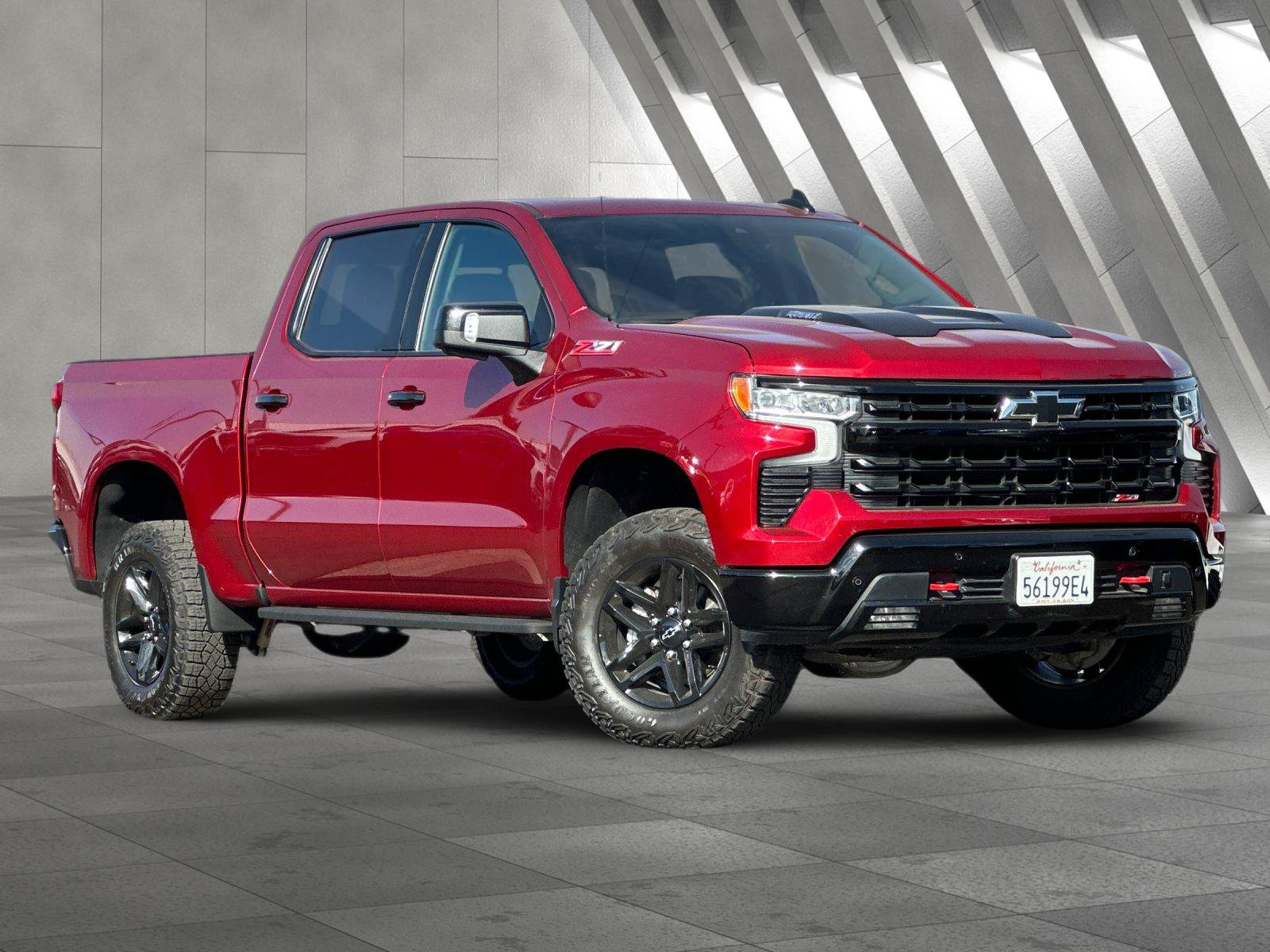 Used 2025 Chevrolet Silverado 1500 LT Trail Boss w/ LT Trail Boss Premium Package AWD/4WD image 2