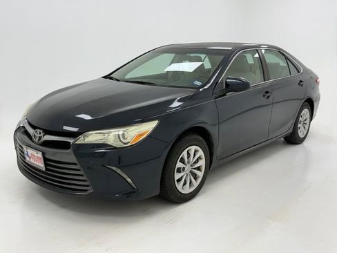 Used 2015 Toyota Camry LE FWD image 5