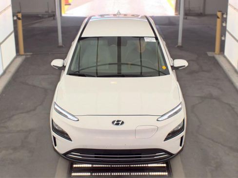 Used 2023 Hyundai Kona SE FWD image 2