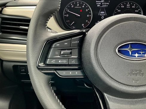 Used 2025 Subaru Forester Premium AWD/4WD image 11