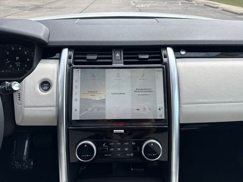 New 2025 Land Rover Discovery S image 23