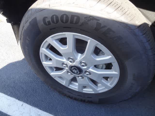 Used 2025 Toyota Tacoma SR5 AWD/4WD image 13