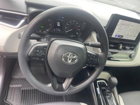 Used 2025 Toyota Corolla LE FWD image 16