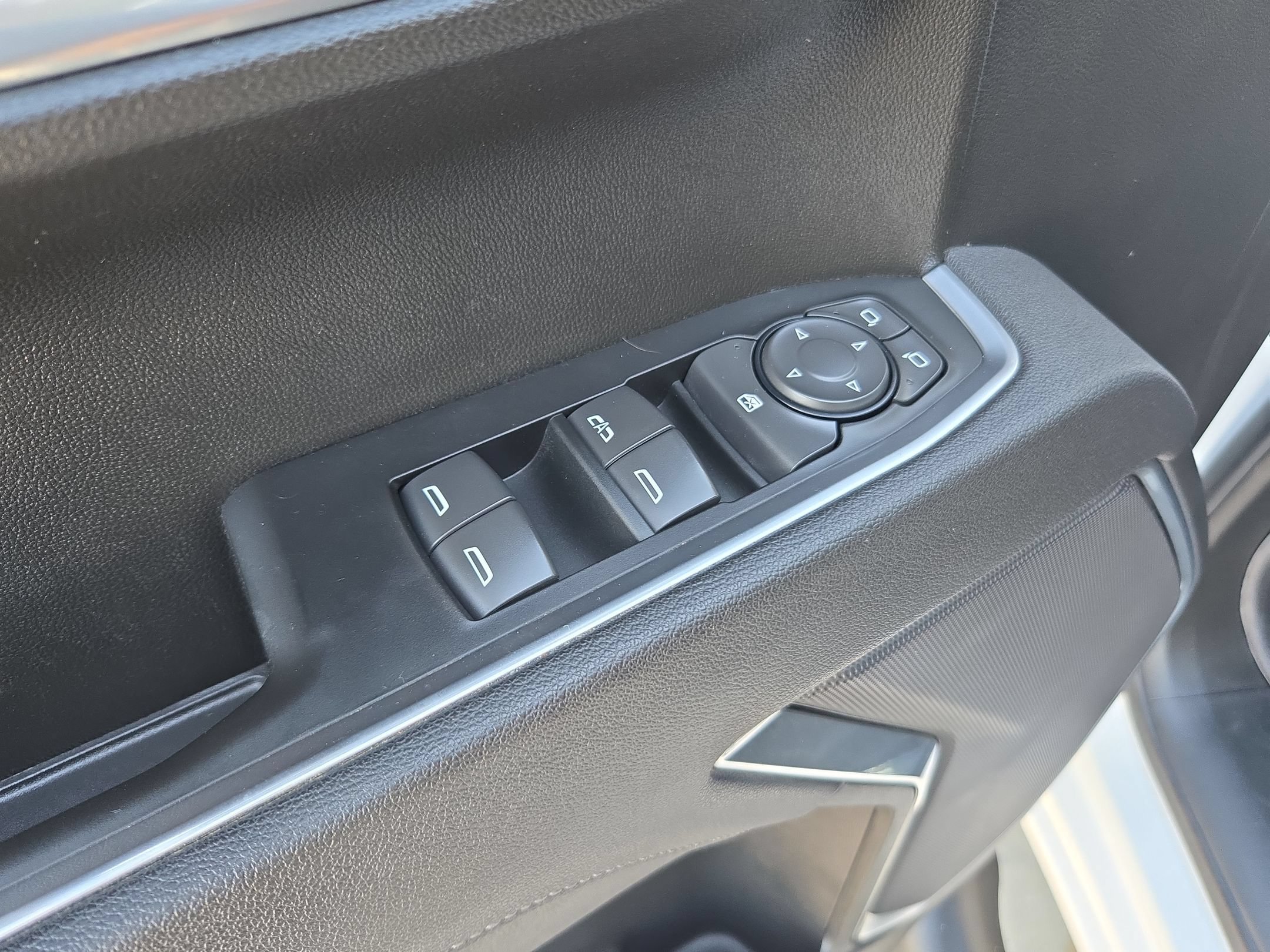Certified 2026 Chevrolet Silverado 1500 LT RWD image 12