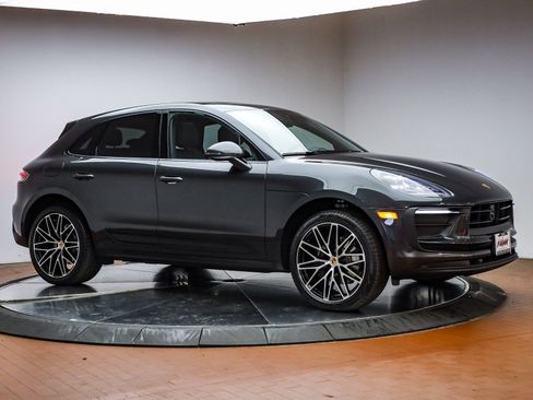 Certified 2025 Porsche Macan image 15