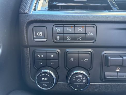 Used 2025 Chevrolet Suburban RST w/ RST Capability Package image 27