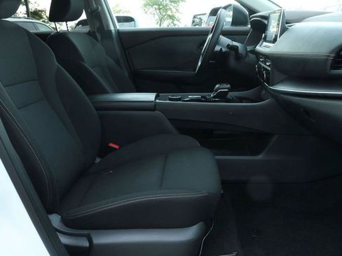 Used 2023 Nissan Rogue S AWD/4WD image 4