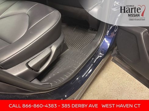 Used 2021 Toyota Highlander XLE image 31