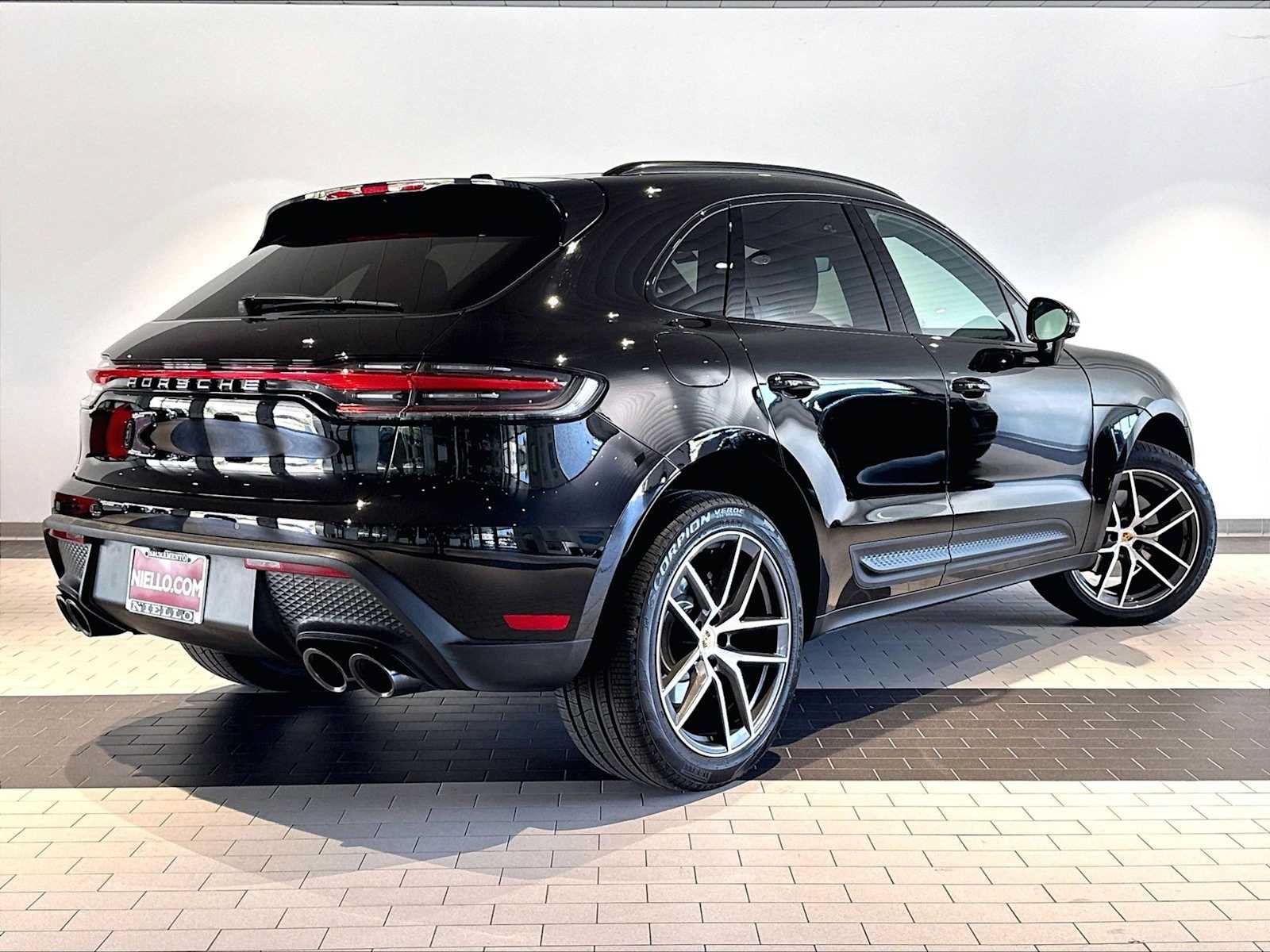 Used 2026 Porsche Macan AWD/4WD image 11