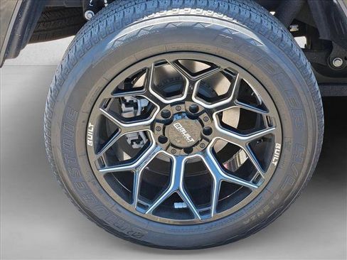 Used 2023 Jeep Gladiator Overland AWD/4WD image 14
