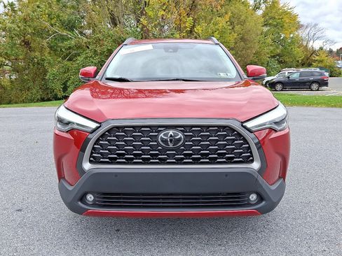Certified 2022 Toyota Corolla Cross XLE image 2