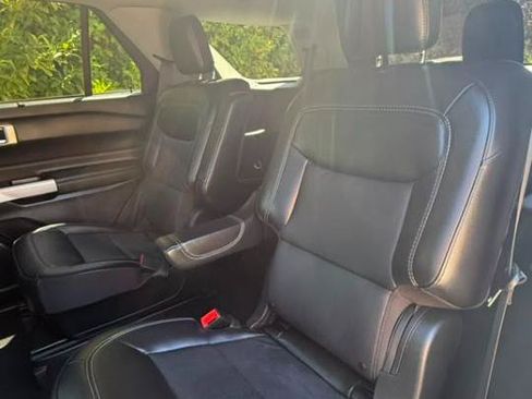 Used 2024 Ford Explorer Limited AWD/4WD image 19