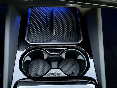 Used 2024 BMW 530i w/ Convenience Package image 39