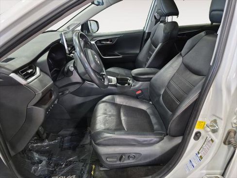Used 2020 Toyota RAV4 Limited image 10