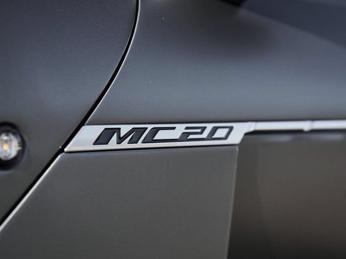 Used 2023 Maserati MC20 Spyder RWD image 9