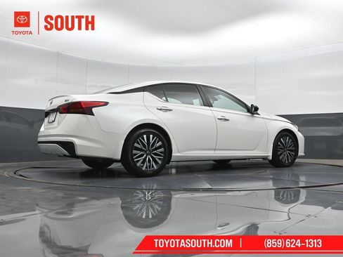 Used 2024 Nissan Altima 2.5 SV FWD image 35