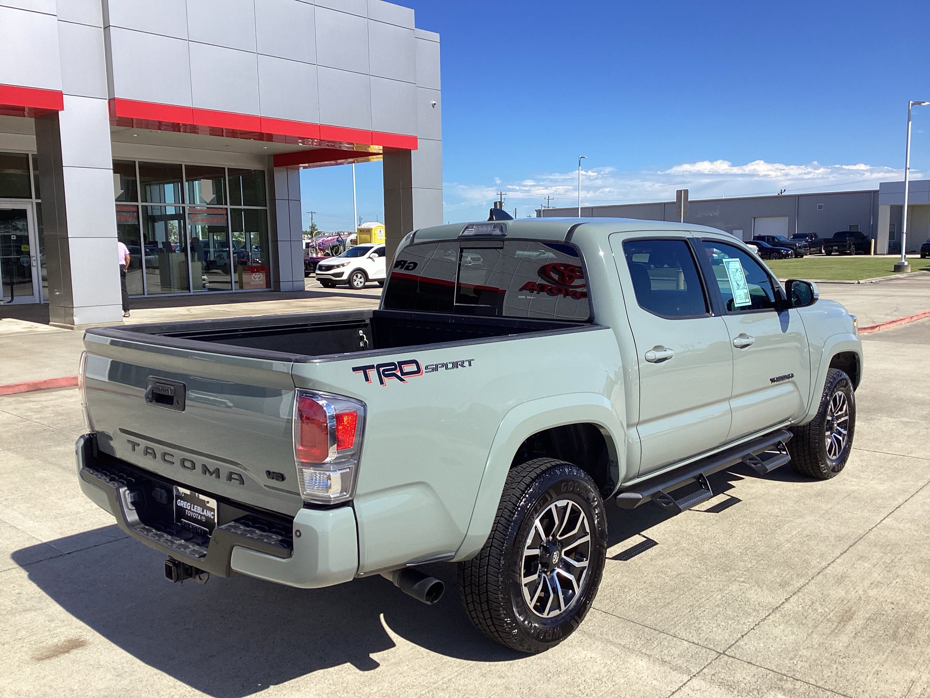 Used 2023 Toyota Tacoma TRD Sport w/ Technology Package RWD image 7