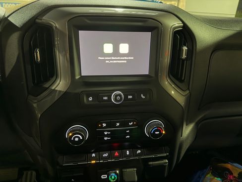 Used 2022 Chevrolet Silverado 1500 Custom image 11