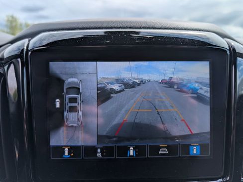 Used 2023 Chevrolet Traverse LT w/ Rear Camera Mirror Package AWD/4WD image 22