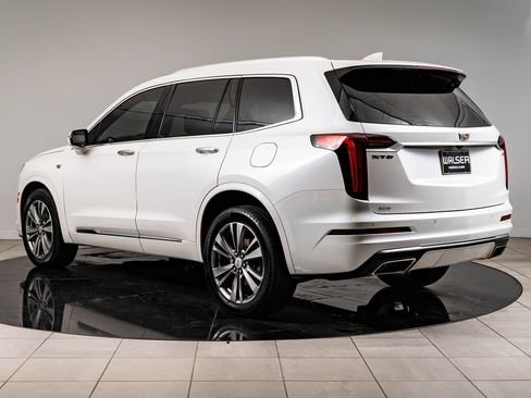 Used 2022 Cadillac XT6 Premium Luxury w/ LPO, Floor Liner Package AWD/4WD image 6