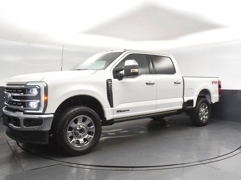 Used 2025 Ford F250 Lariat w/ Lariat Ultimate Package image 3