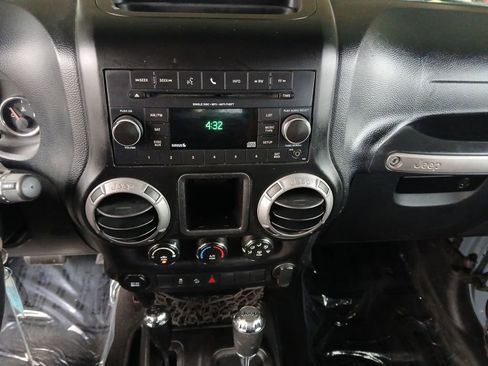 Used 2014 Jeep Wrangler Unlimited Sport w/ Connectivity Group image 7