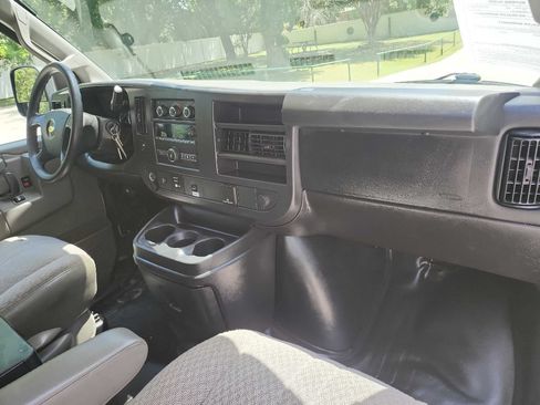 Used 2016 Chevrolet Express 2500 RWD image 18