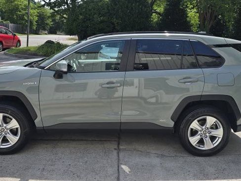 Used 2021 Toyota RAV4 XLE w/ Convenience Package AWD/4WD image 2